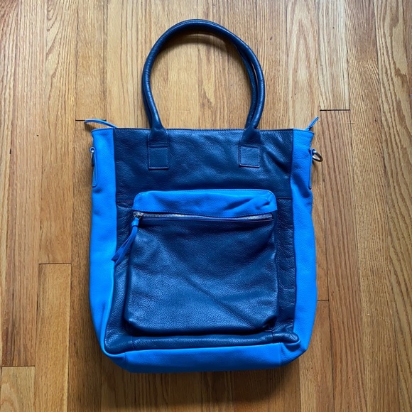 Large leather shoulder bag - Picture 1 of 8